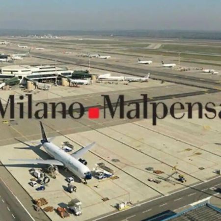 10' Da Malpensa & 1' Dalla Stazione TreniShuttle Somma Lombardo Exterior photo